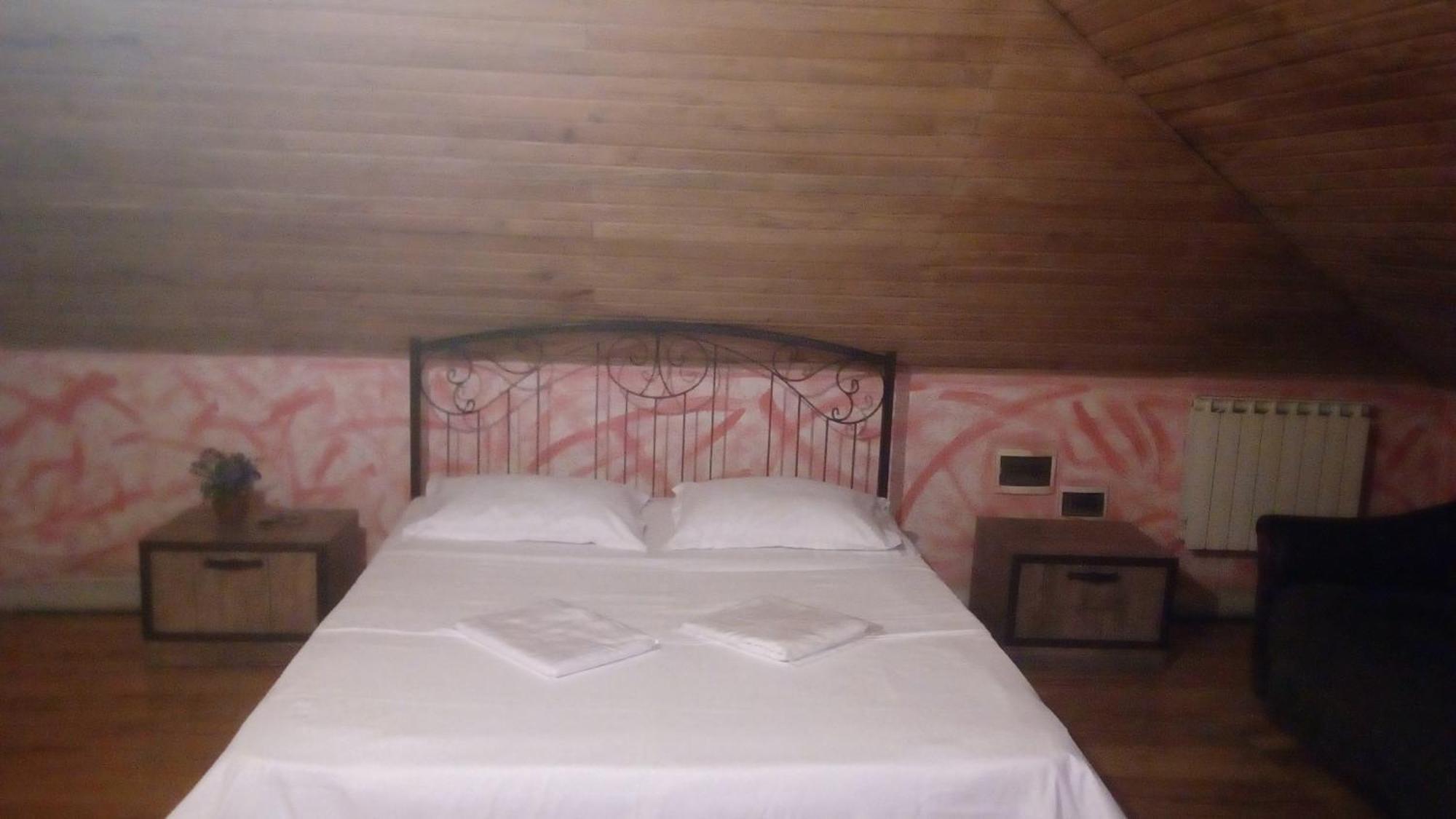 Hotel Isani Tbilisi Kamer foto