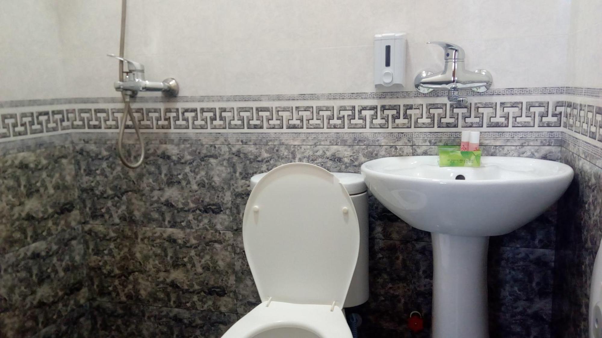 Hotel Isani Tbilisi Kamer foto