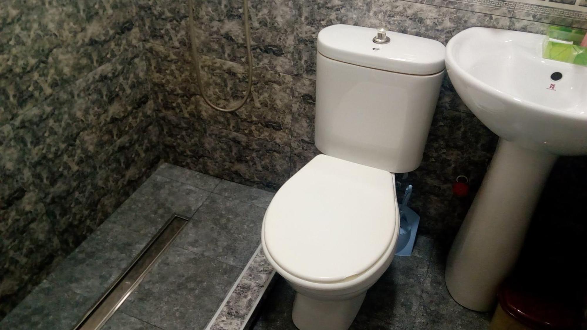 Hotel Isani Tbilisi Kamer foto