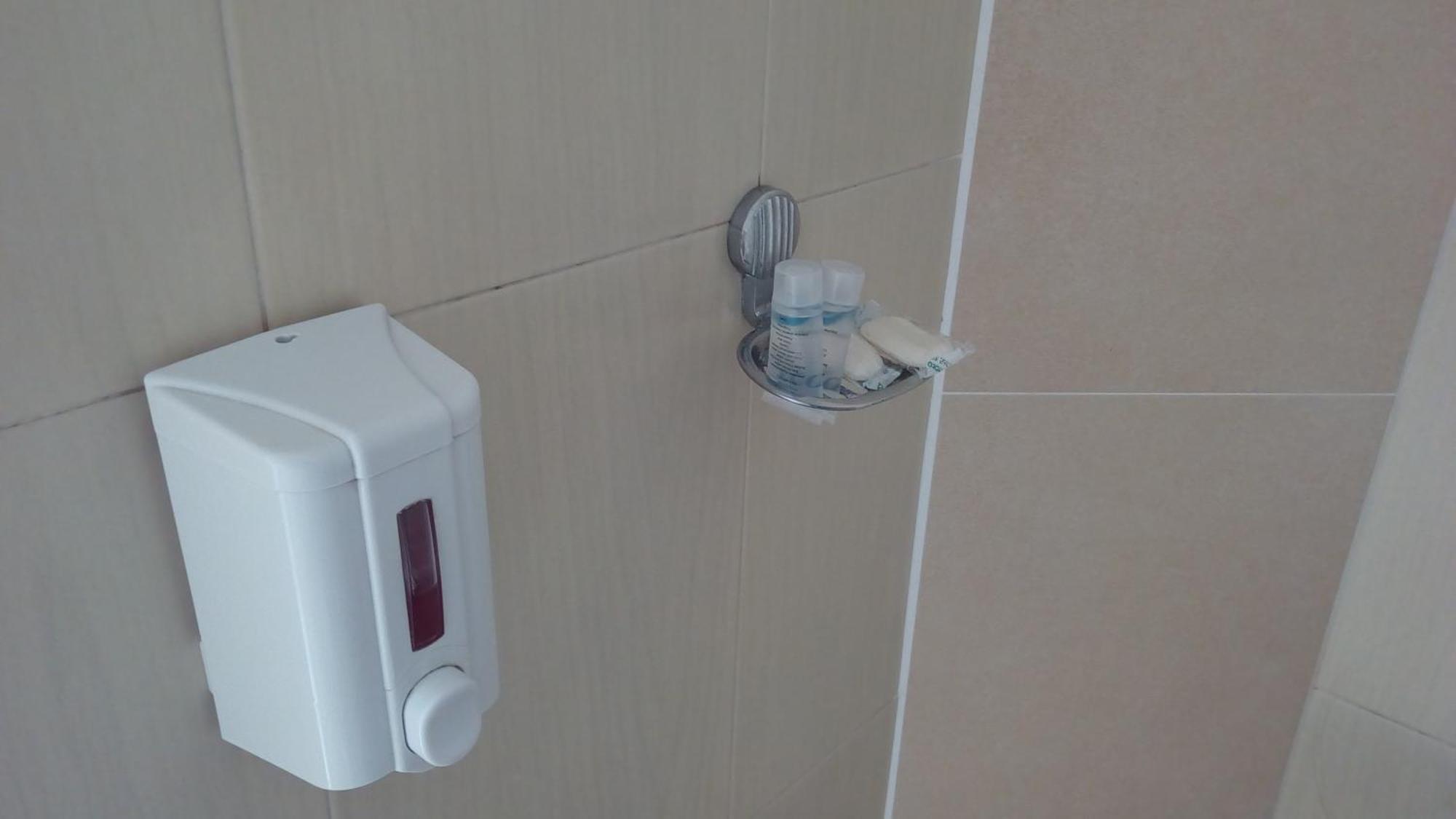 Hotel Isani Tbilisi Kamer foto