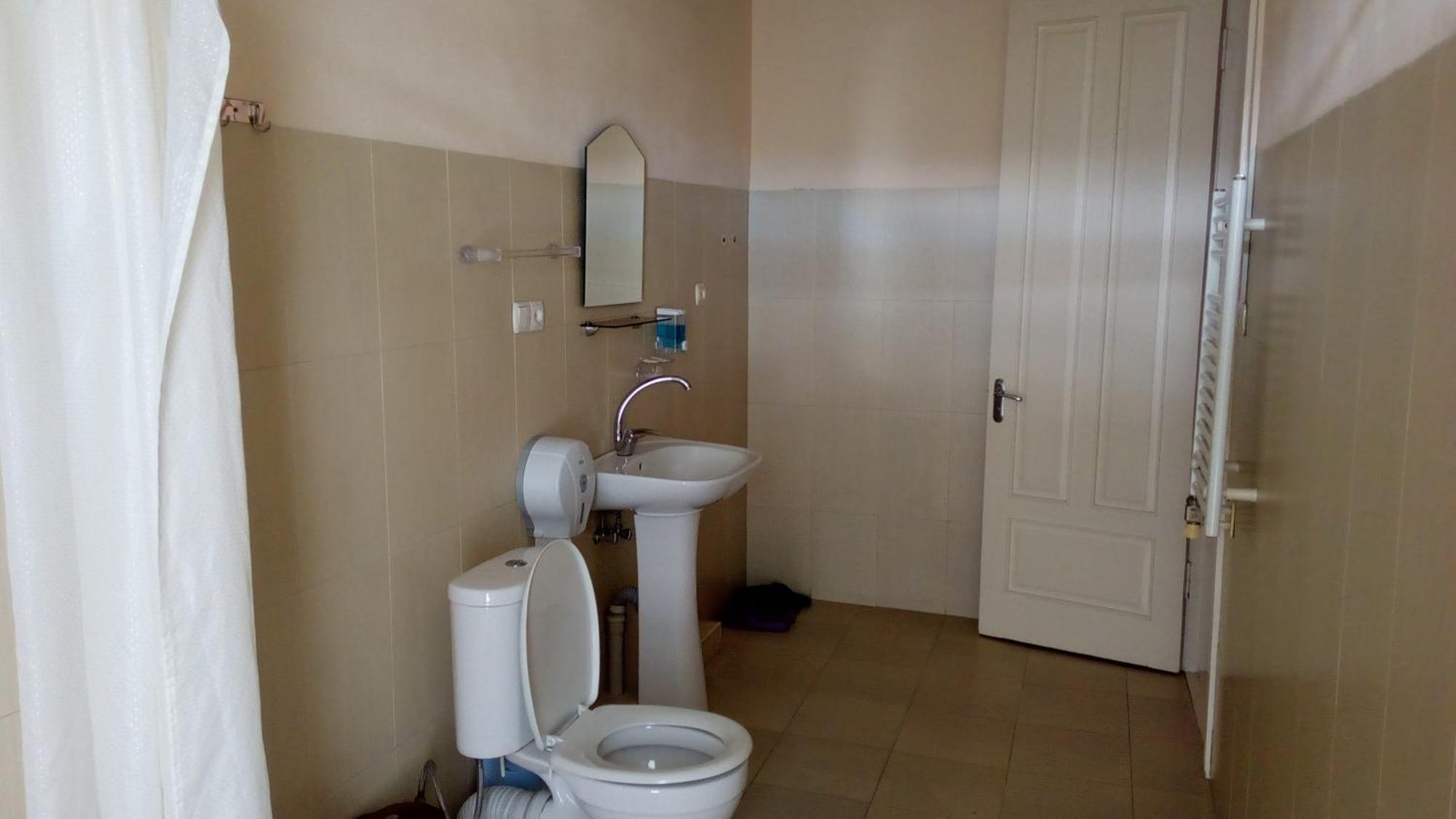 Hotel Isani Tbilisi Kamer foto
