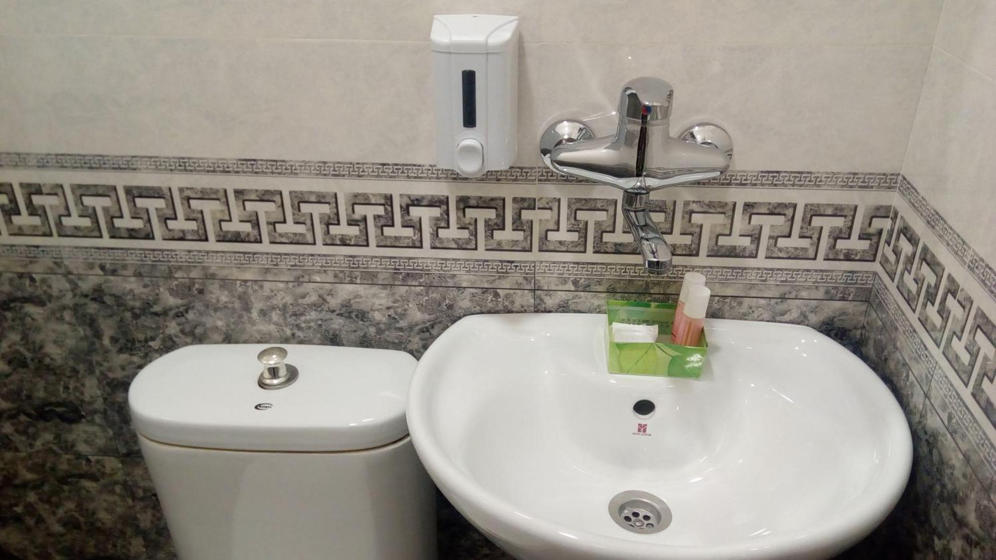 Hotel Isani Tbilisi Kamer foto