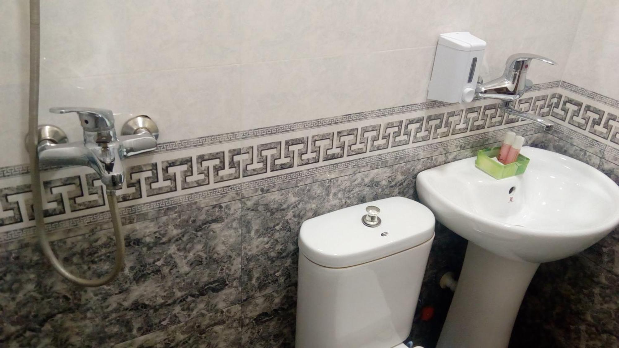 Hotel Isani Tbilisi Kamer foto